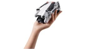 Drone DJI Mini 4 Pro – Pacchetto Fly